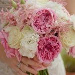 Wedding bouquet of the bride according to legend