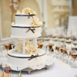 трехъярусный свадебный торт 7